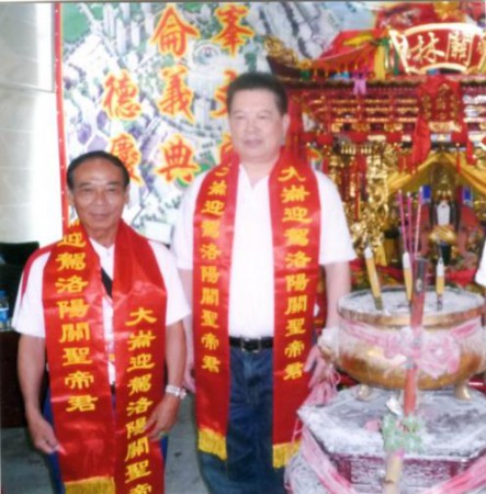 見圖左:本報社長潘隆俊榮譽博士/右:全球洪門聯盟總會長劉會進