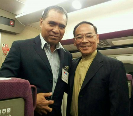 吐瓦魯駐台灣大使(左)