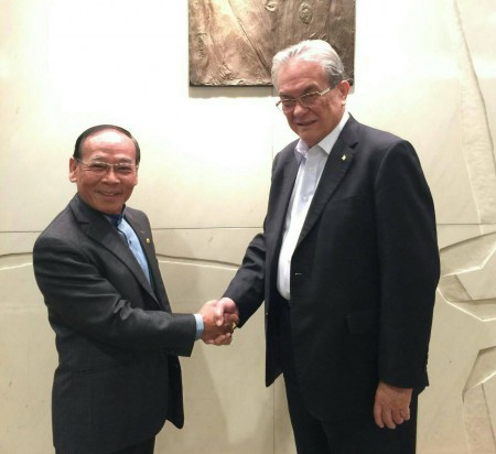 馬紹爾群島外交部長(右)