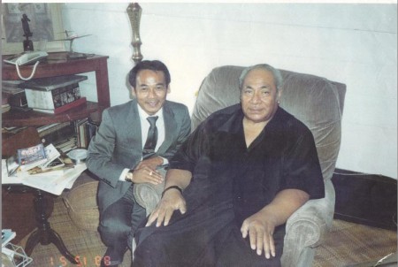 前東加國王杜包(右)