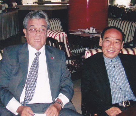 前馬紹爾群島外交部長(左)馬紹爾群島總統經濟顧問(右)